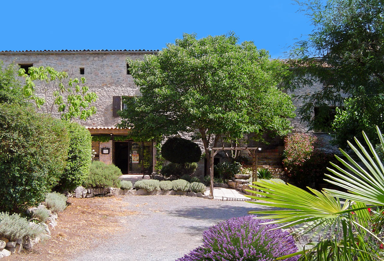 L'entrée de l'hôtel